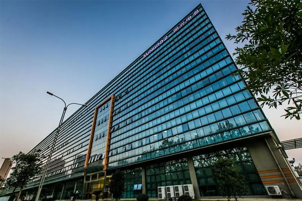 阳光集团未按期支付债券应付款，公司正面临短暂的现金流问题。