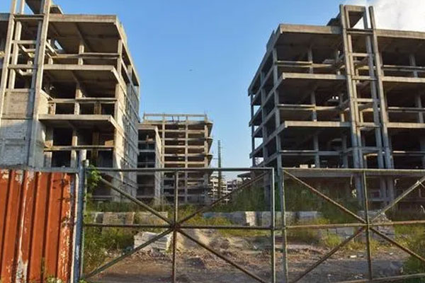 全国烂尾楼盘业主联合发起强制断供，银行资产质量影响引起关注