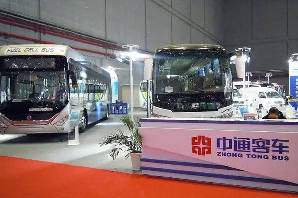 汽车产业链继续活跃，中通客车触及涨停