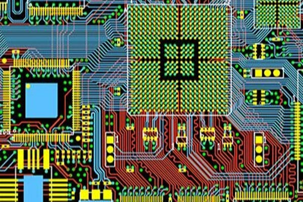 半导体、PCB板块大幅拉升，通富微电等多股涨停
