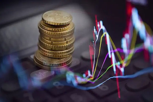 深成指和创业板指震荡下挫，创业板指一度跌超1%