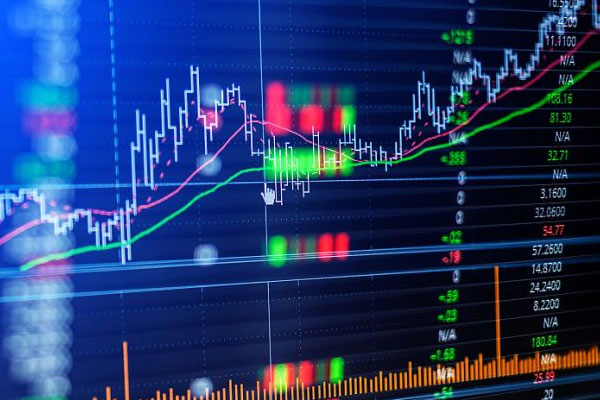 上证指数大涨1.42%，重回3000点大关