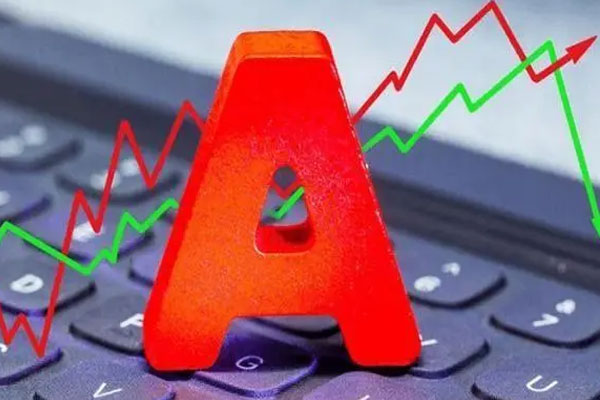 创业板指低开0.84%，A股主要指数全线飘绿