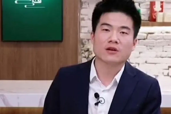 董宇辉首次回应外界离职传闻，获得一次性税后100万奖金和北京一套房