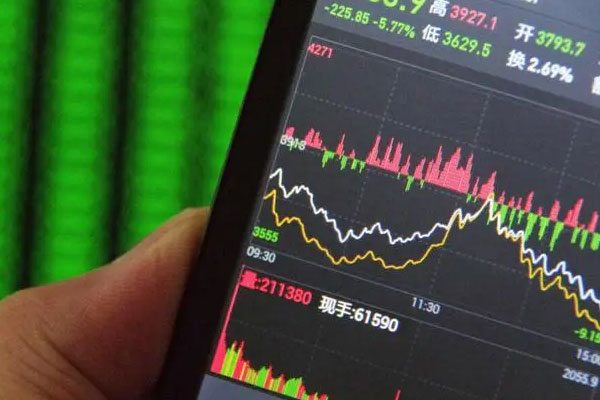 深证成指跌0.82%，创业板指跌1.18%