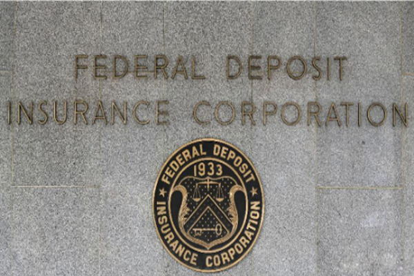 美国联邦存款保险公司批准监管法规，允许大企业开展银行业务