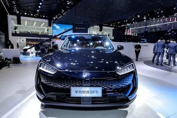 小康股份发布新能源汽车赛力斯SF5，预售价为25万元至32万元